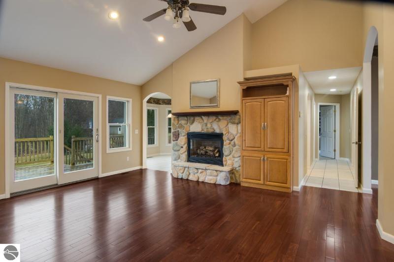 Listing Photo for 979 South Ridge Court