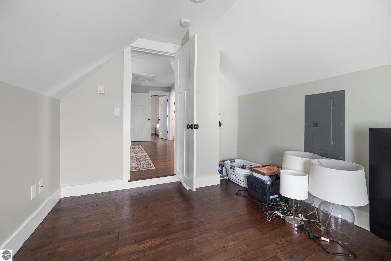 Listing Photo for 321 W Eleventh Street