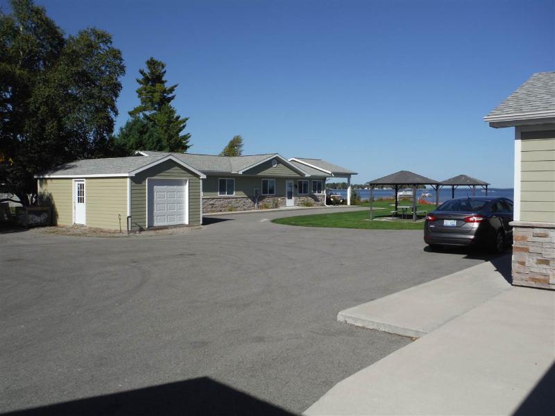 Listing Photo for 632 W Houghton Lake Drive