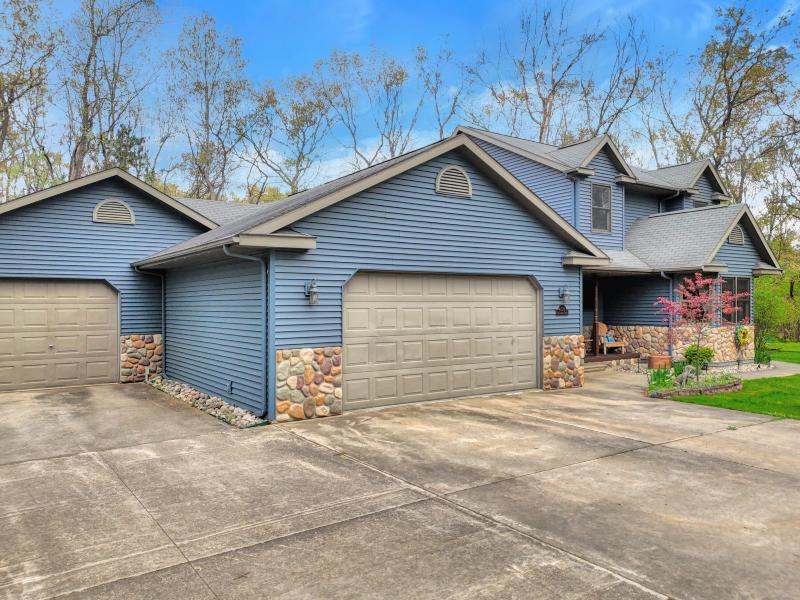 Listing Photo for 4570 Castlewood Court